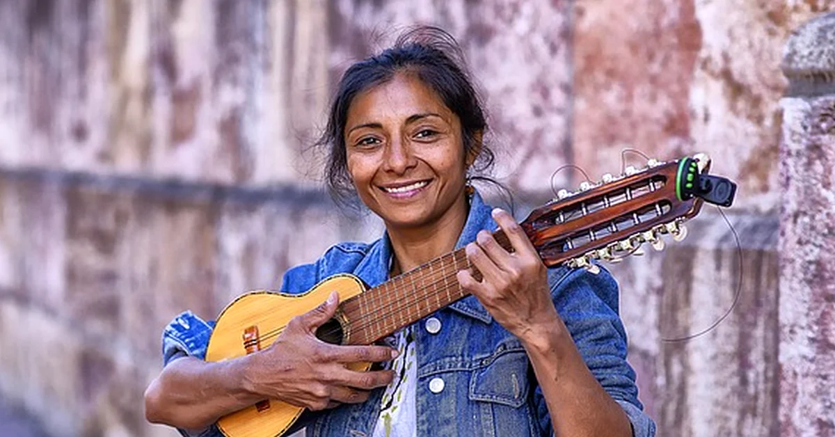 Calcula cuánto cobra Karina y el coste del concierto