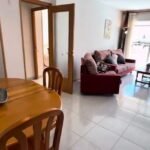 Descubre por qué invitar amigos a la piscina comunitaria podría salirte caro, según un experto sorprendente